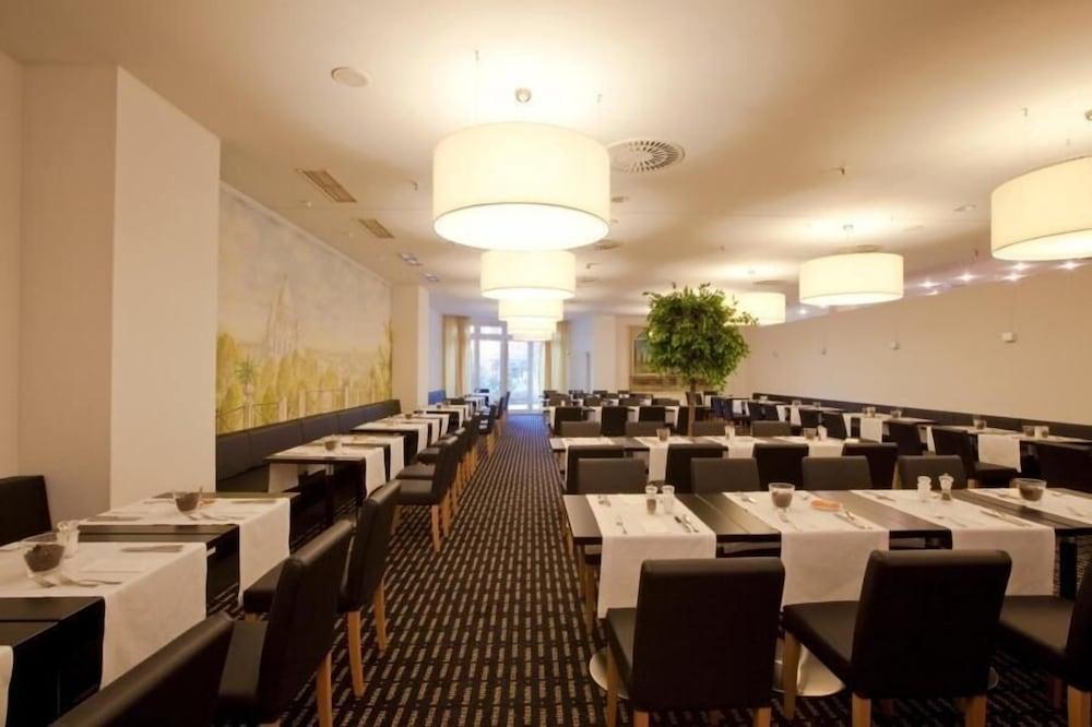 relexa Hotel Frankfurt am Main  Restaurant foto